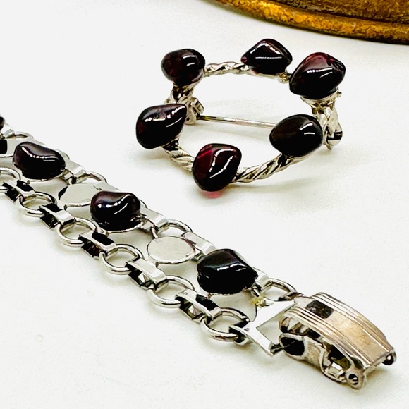Vintage Garnet brooch and bracelet Demi parure set - Picture 16 of 16